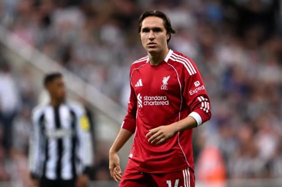 足球员踢球,时遭闪电击,中当场倒地,平博体育官网,PINBO,Sports,足球直播,篮球赛事,体育高清,NBA直播